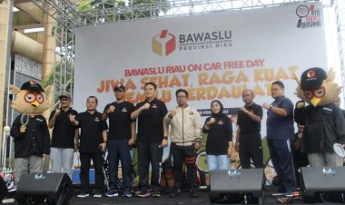 Bawaslu Berikan Penghargaan Kepada Kapolda Riau Atas Dedikasi Pelaksanaan Pemilu 2024