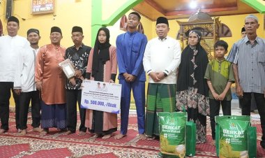 Safari Ramadhan 1446 H, Wabup Husni Merza Salurkan Bantuan di Mempura