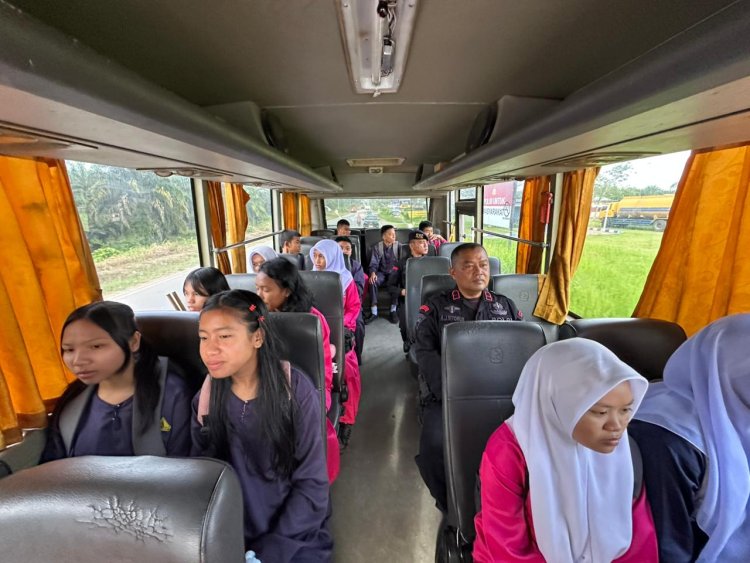 Brimob Polda Riau Wujudkan Kepedulian Pendidikan Lewat Program Bus Sekolah Gratis