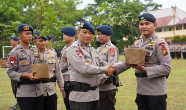 Inovasi Kapolda Riau, Personel Brimob Ulang Tahun Dapat Bibit Pohon