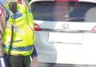 Satlantas Polrestabes Medan Tegur Pengemudi Mobil Tanpa Pelat Nomor, Sebagia Edukasi Kepatuhan Berlalu Lintas